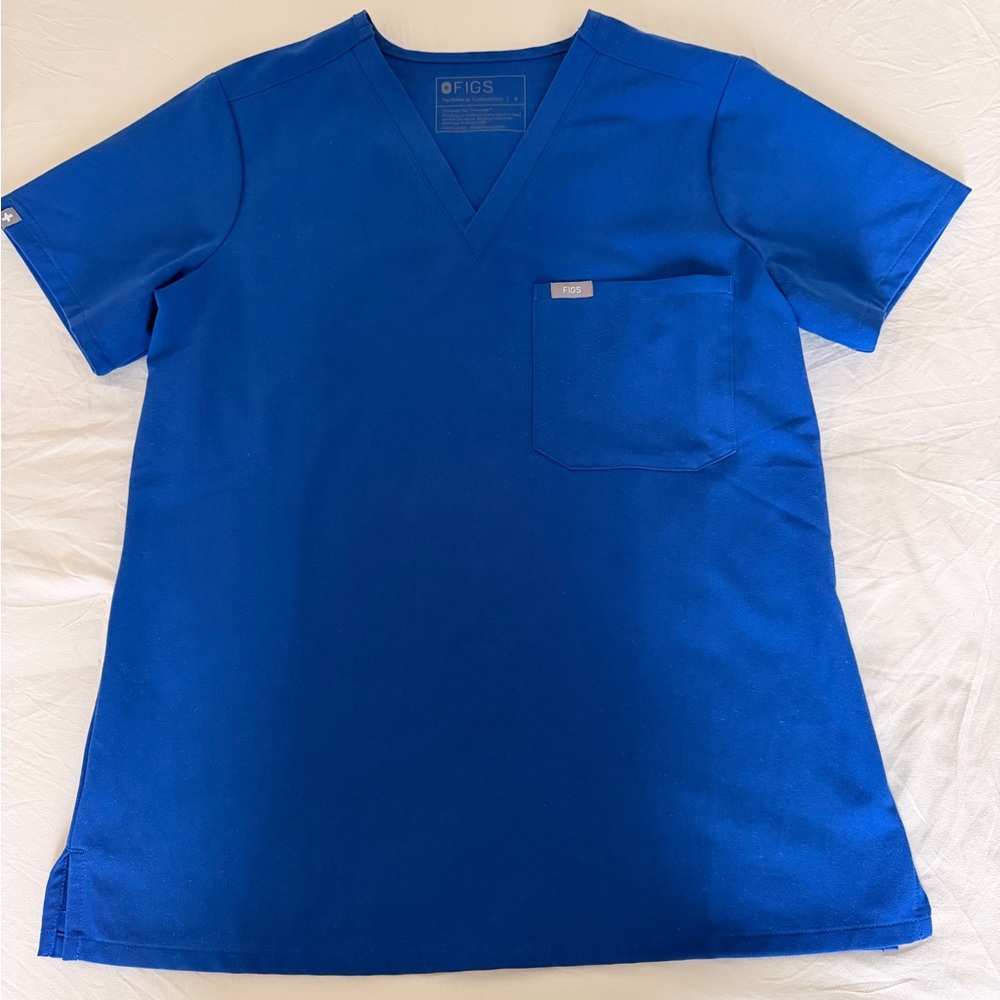 Figs scrubs set in Winning Blue. Zamora joggers small tall and Catarina small.